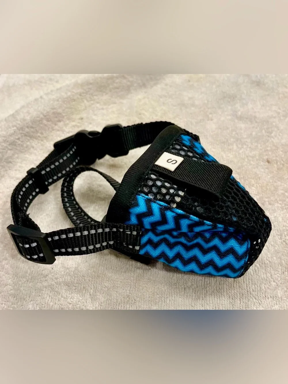 Dog Muzzle, Air Mesh Breathable Muzzle for Small Sized Dogs to Anti & Prevent Bi